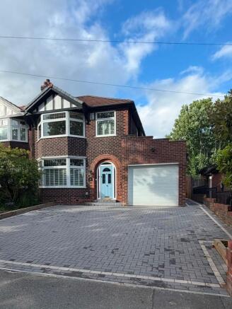 3 bed property, in Broadway, £500,000
