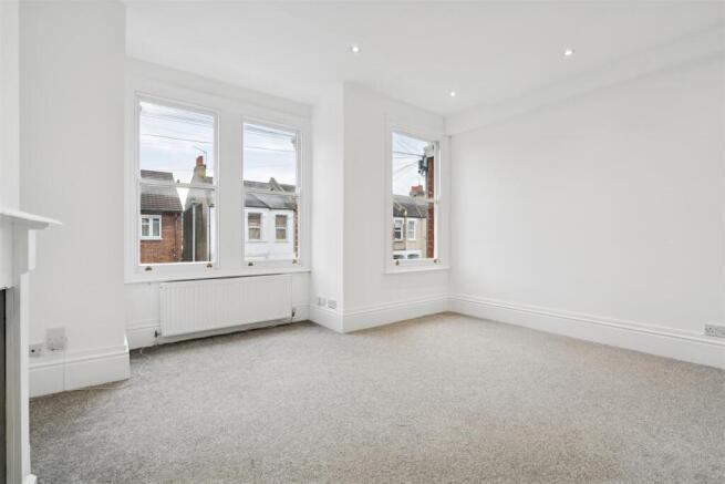 2 bed property, in Himley Road, £475,000
