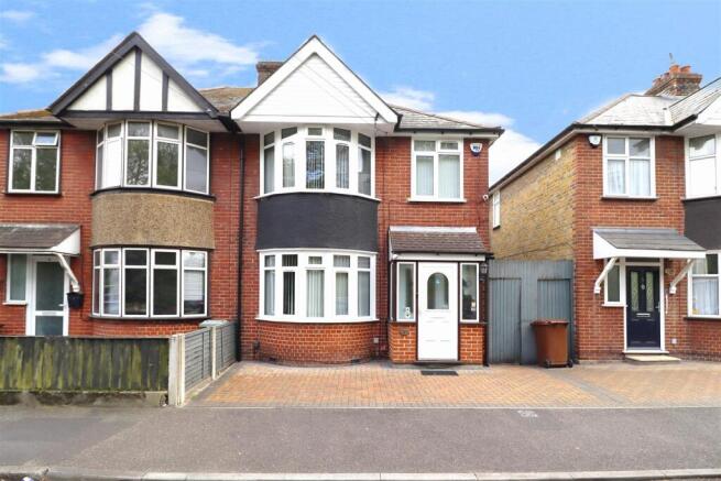 3 bed property, in Northcote Road, £350,000