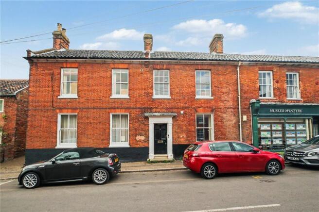 2 bed property, in High Street, £110,000