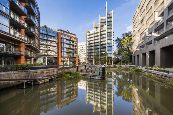 2 bed property, in Caro Point, £1,200,000