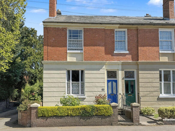 3 bed property, in London Road, £300,000