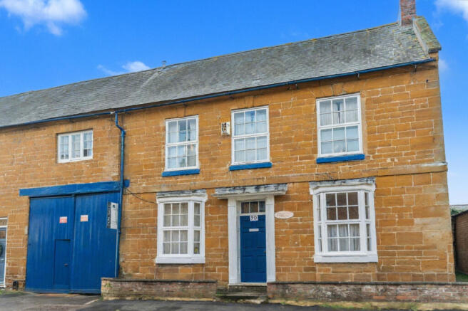 7 bed property, in The Green, £550,000