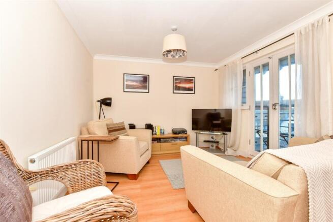 2 bed property, in Horsebridge Road, £150,000