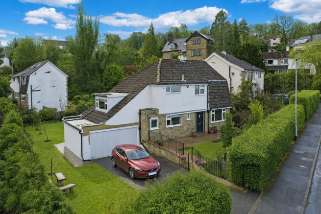 3 bed property, in Brighton Road, £730,000