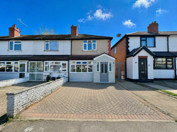 2 bed property, in Whittington Avenue, £450,000