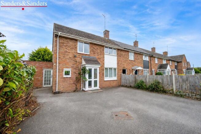 3 bed property, in Hertford Road, £250,000