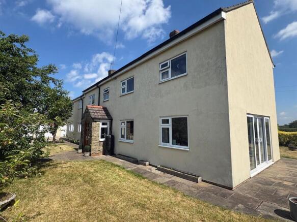 6 bed property, in Low Street, £695,000