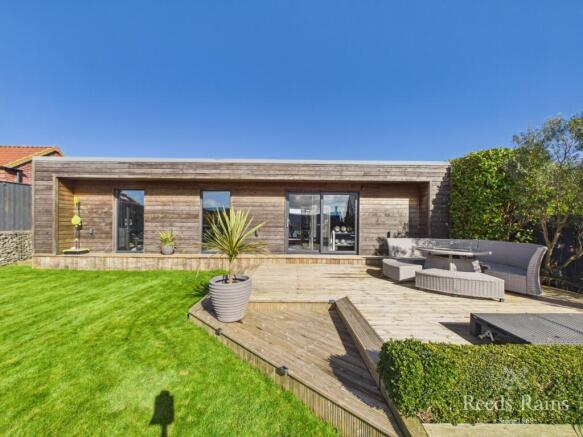 4 bed property, in Spring Lane, £580,000