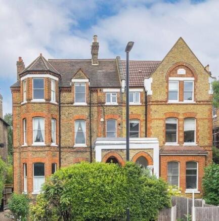 1 bed property, in Abbeville Road, £440,000