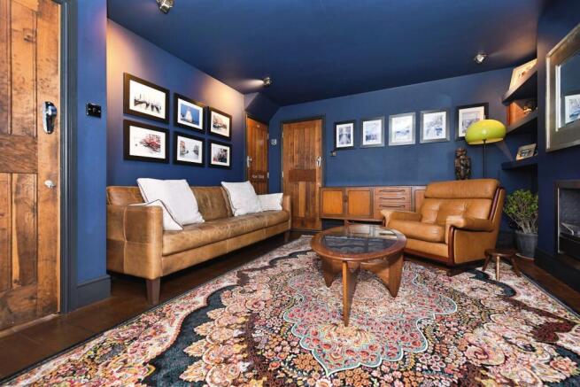 3 bed property, in Hambro Hill, £400,000