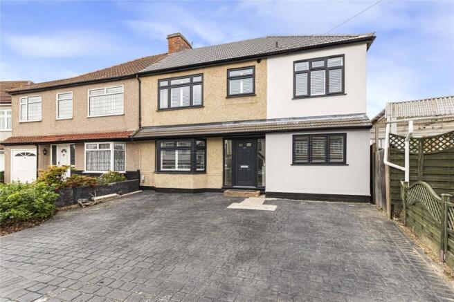 5 bed property, in Selwyn Crescent, £750,000