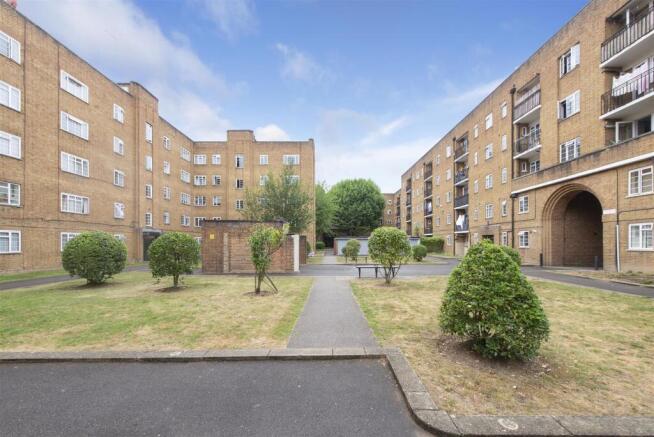3 bed property, in Dibdin House, £465,000
