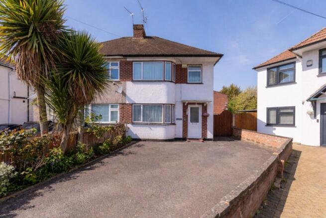3 bed property, in Laurel Avenue, £525,000