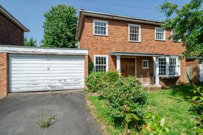 4 bed property, in Cannock Close, £650,000