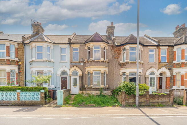 3 bed property, in Grove Green Road, £600,000
