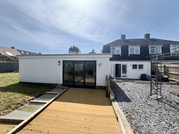 6 bed property, in 10 Wear Close, £200,000