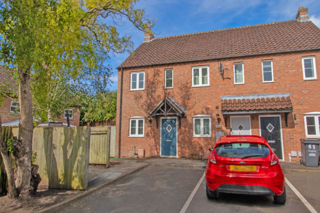 2 bed property, in Willoughby Chase, £150,000
