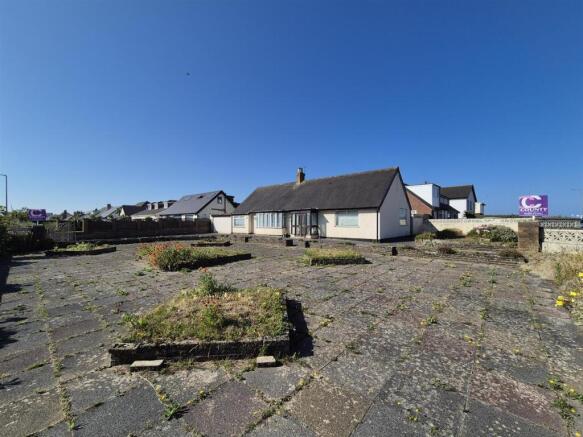 4 bed property, in Clifton Drive North, £345,000