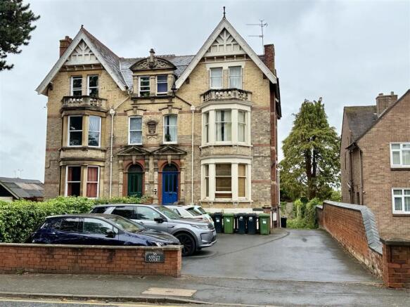 1 bed property, in 36 Bodenham Road, £119,995