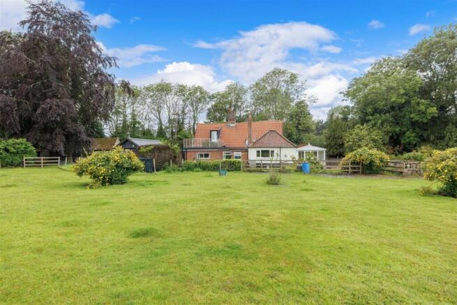 4 bed property, in Tooks Common Lane, £700,000