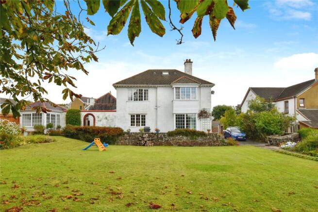5 bed property, in Parc Gitto, £425,000
