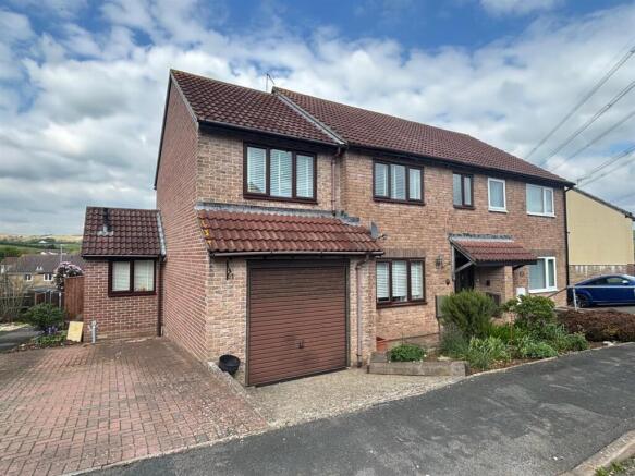 4 bed property, in The Finches, £330,000