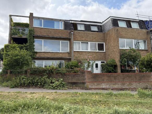 4 bed property, in 19 North Terrace, £430,000