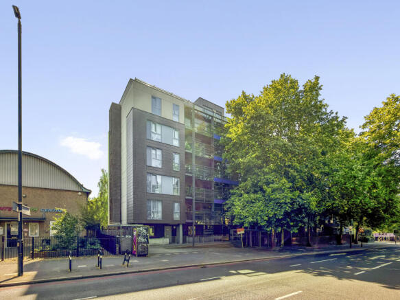 2 bed property, in Streatham Place, £425,000