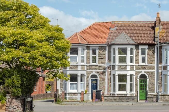 3 bed property, in Midland Road, £325,000