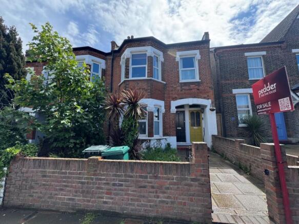 2 bed property, in 85A Marlow Road, £236,500
