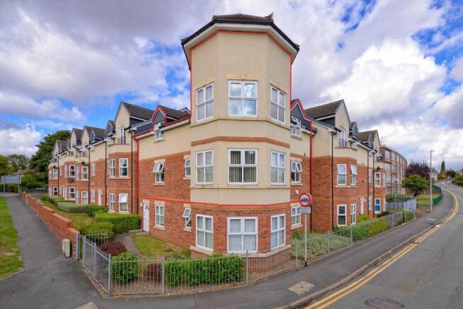 2 bed property, in Captain Webb Drive, £229,995