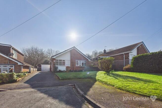 2 bed property, in Deepdale Close, £229,950