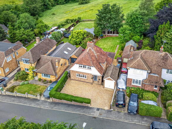 3 bed property, in Knoll Street, £450,000