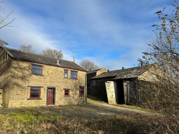 4 bed property, in Edgefold Farmhouse And Barn, £500,000