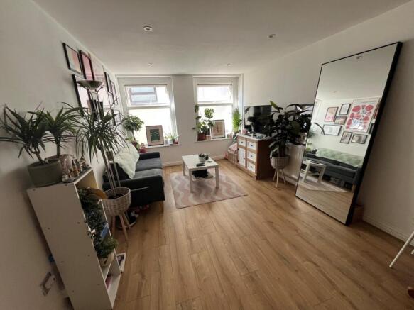 1 bed property, in 109 Bute Street, £110,000