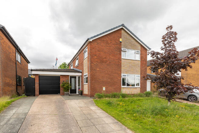 4 bed property, in Whitley Crescent, £450,000