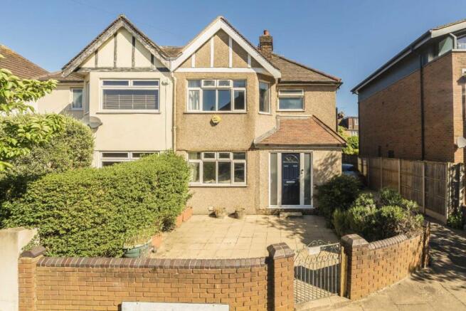 3 bed property, in Cloister Road, £900,000