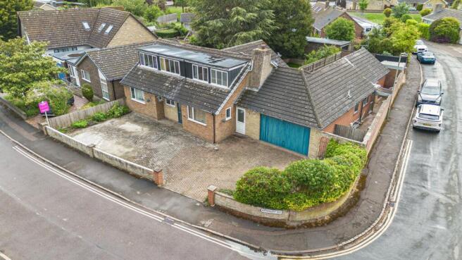 5 bed property, in Kennedy Road, £525,000