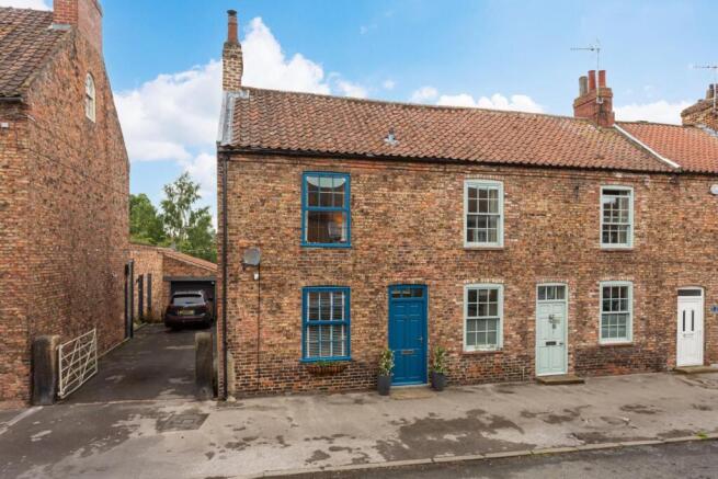 3 bed property, in New Row, £375,000