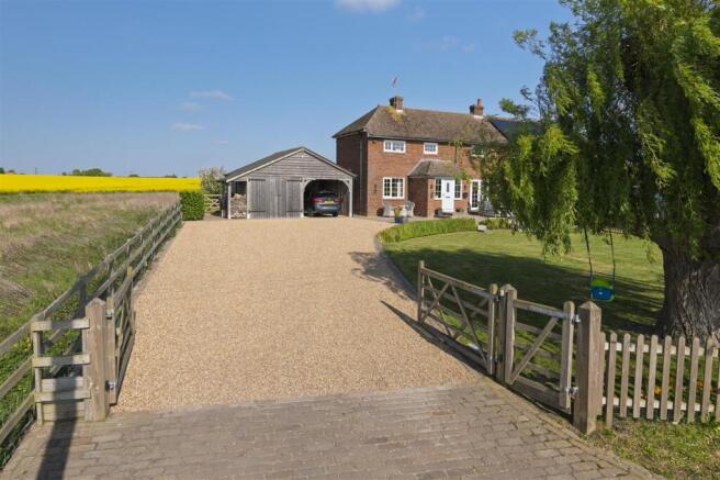 4 bed property, in Cherry Drive, £625,000