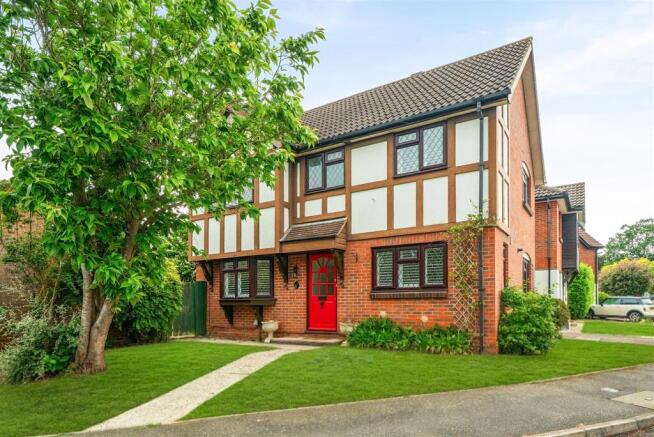 4 bed property, in Medway Close, £600,000