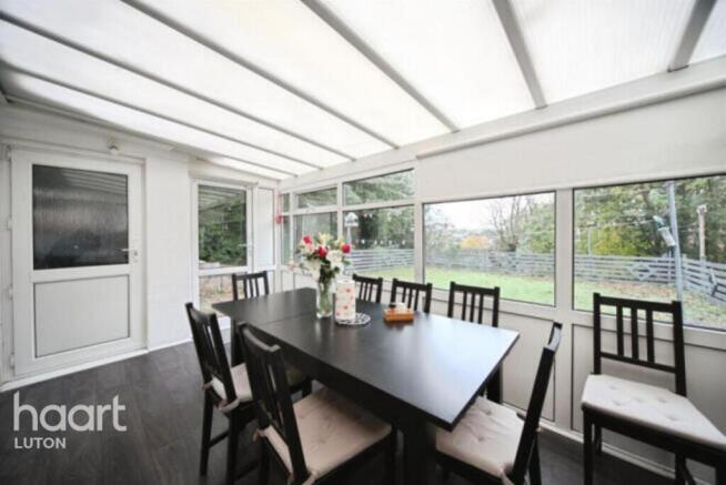 5 bed property, in Hart Hill Lane, £520,000