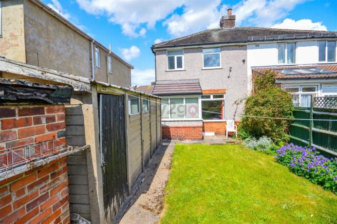 3 bed property, in Kirkdale Drive, £170,000
