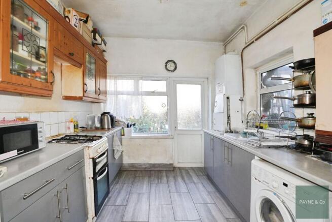4 bed property, in Kingston Road, £515,000