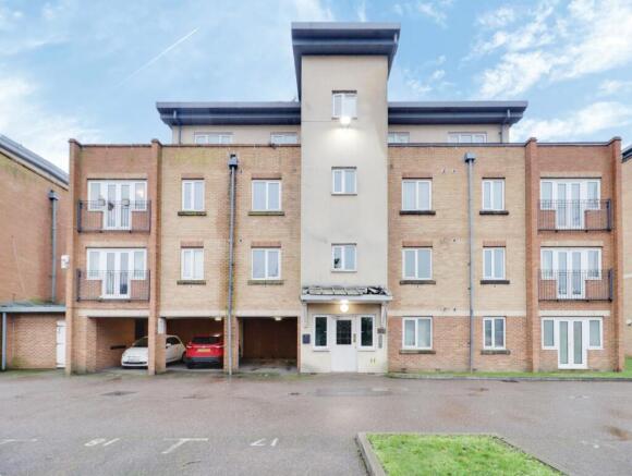 2 bed property, in Plover House, £235,000