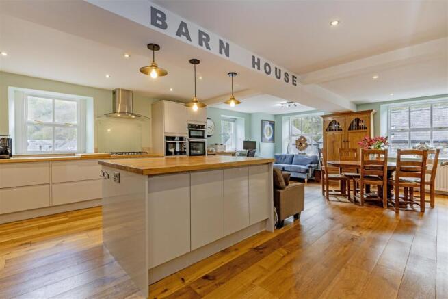 5 bed property, in Barn House, £750,000
