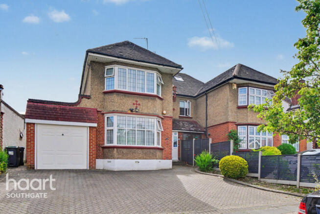 4 bed property, in Brookdale, £885,000