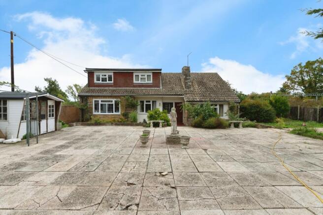 5 bed property, in Castledon Road, £535,000