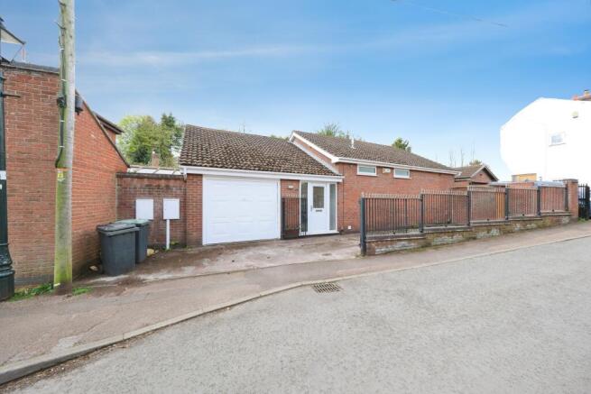 5 bed property, in Station Road, £440,000